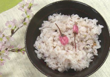 桜の花を使った「さくらご飯」